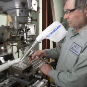 guardair-corporation-gunvac-hand4.jpg